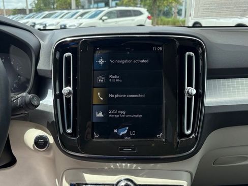 Used 2022 Volvo XC40 T4 Momentum FWD image 29