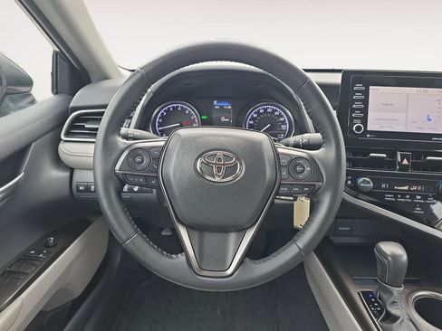 Used 2023 Toyota Camry SE w/ Cold Weather Package image 11