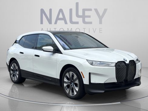 Used 2025 BMW iX xDrive50 w/ Premium Package AWD/4WD image 8