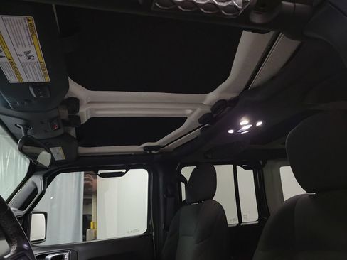 Used 2022 Jeep Wrangler Unlimited Sport AWD/4WD image 16