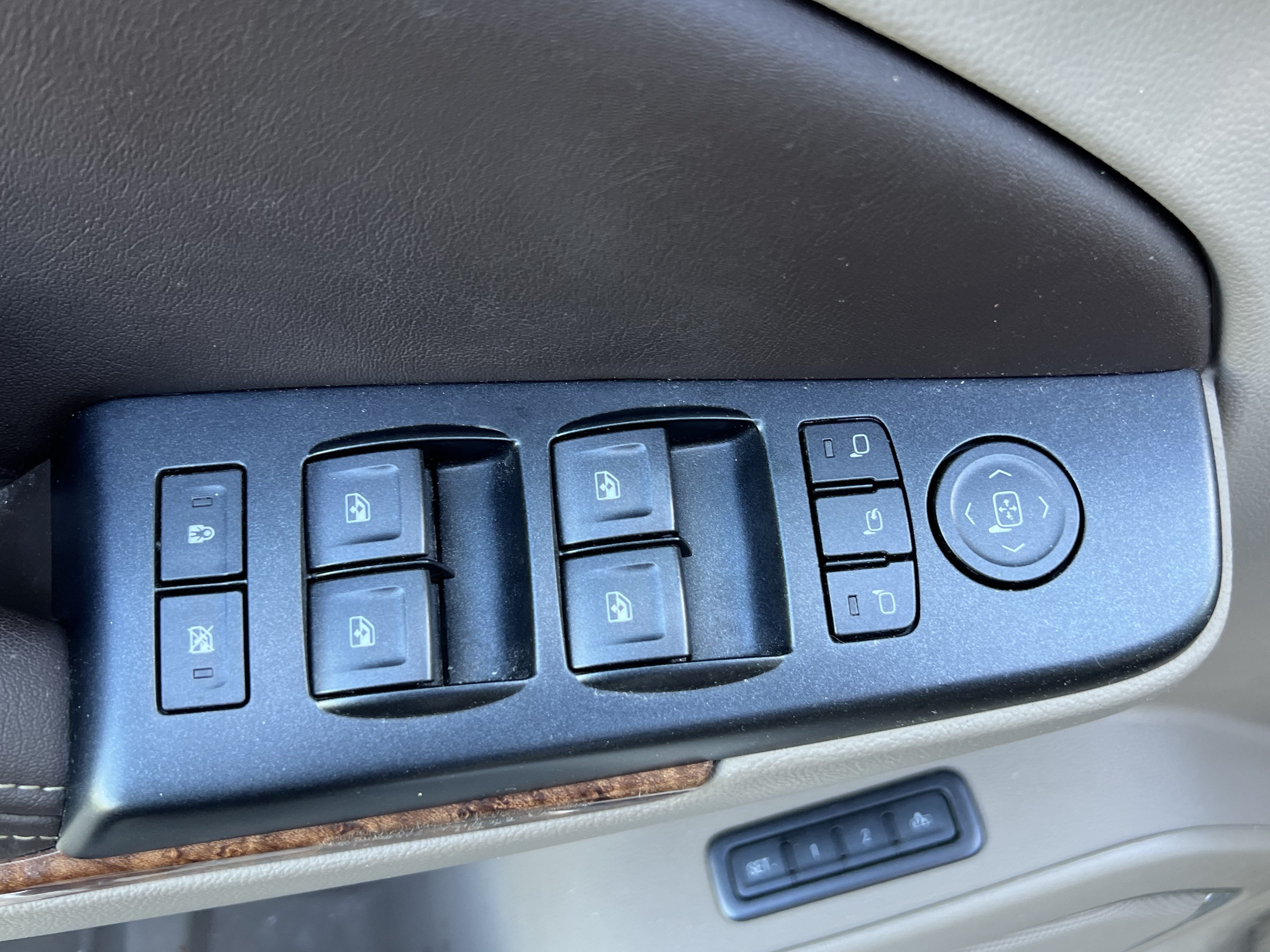 Used 2015 Chevrolet Tahoe LTZ AWD/4WD image 15