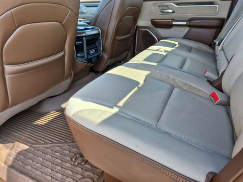 Used 2019 RAM 1500 Laramie AWD/4WD image 16