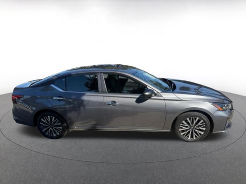 Used 2025 Nissan Altima 2.5 SV image 15