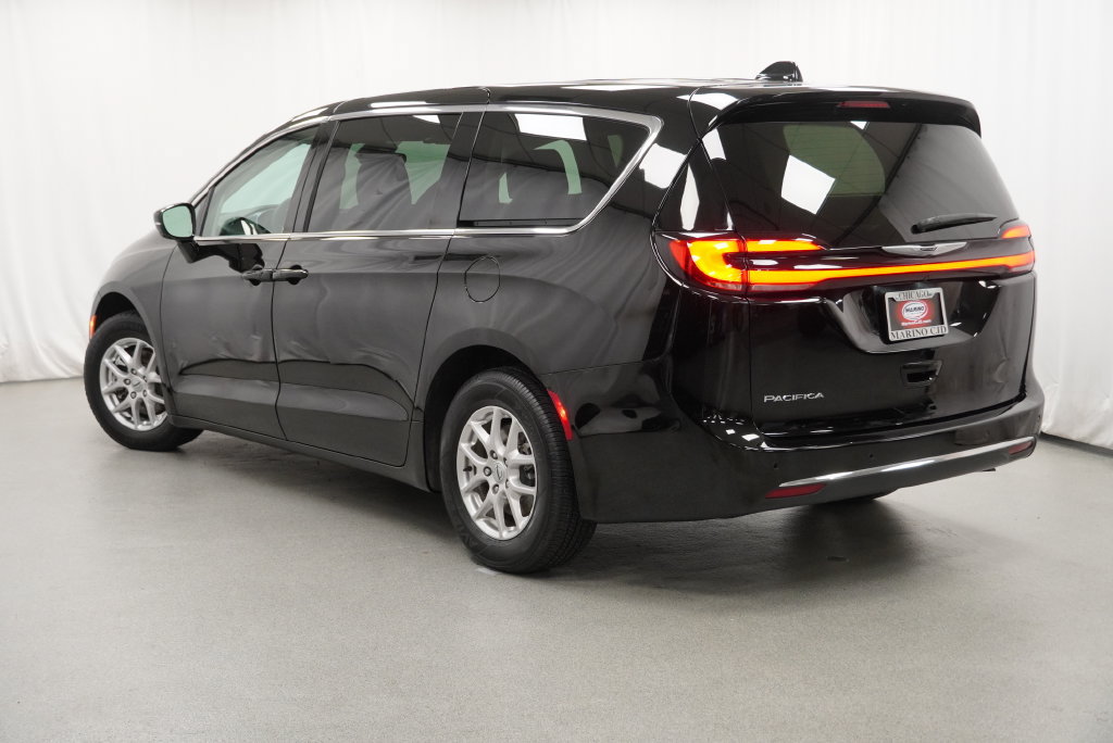 Certified 2024 Chrysler Pacifica Touring-L FWD image 29