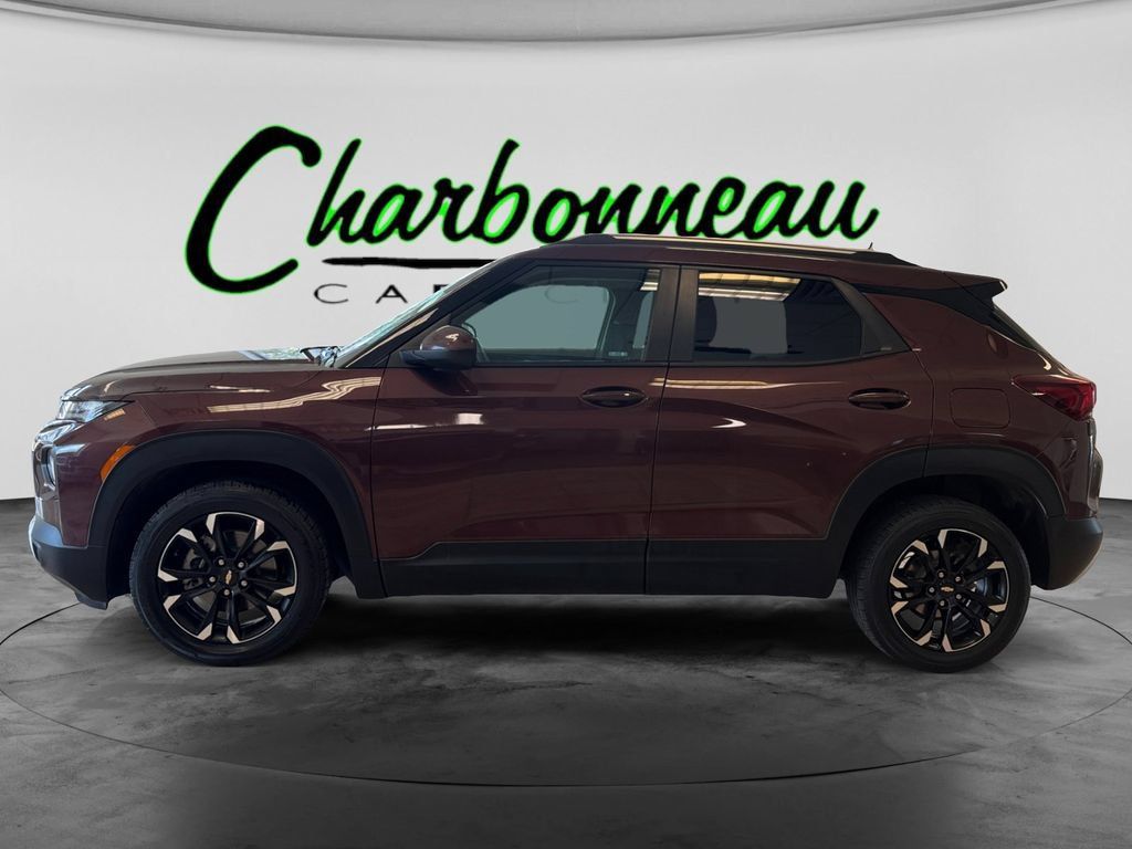 Used 2022 Chevrolet TrailBlazer LT w/ Convenience Package FWD image 2