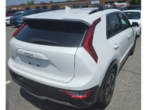 Used 2024 Kia Niro Wind FWD image 3