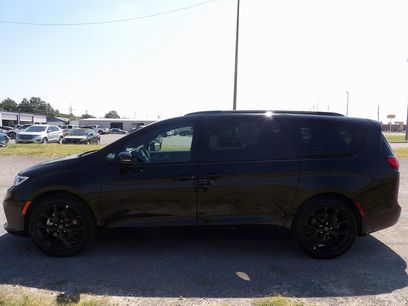 Used 2025 Chrysler Pacifica Limited