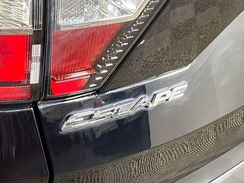 Used 2017 Ford Escape SE image 23