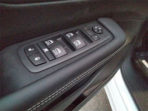 New 2026 Chrysler Voyager LX image 30