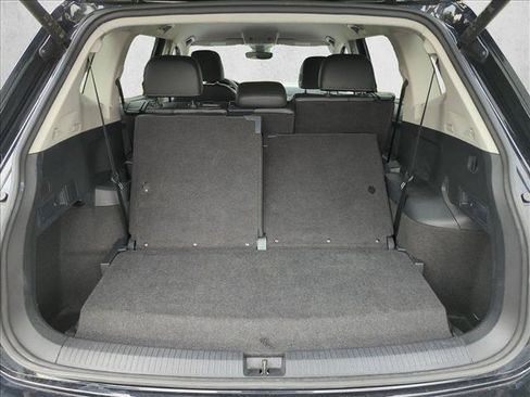 Used 2024 Volkswagen Tiguan SE FWD image 6