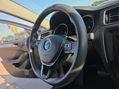 Used 2015 Volkswagen Jetta SE FWD image 13
