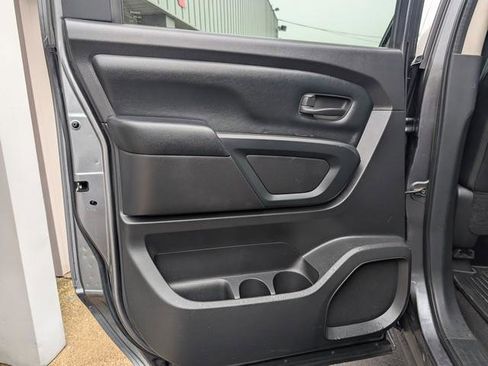 Used 2017 Nissan Titan S image 14