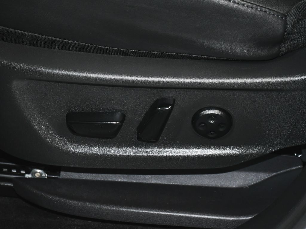 Used 2024 Nissan Ariya AWD image 44