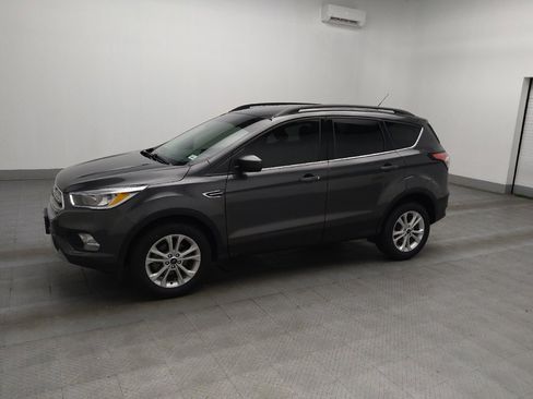 Used 2018 Ford Escape SE image 2