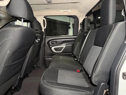 Used 2018 Nissan Titan S AWD/4WD image 17