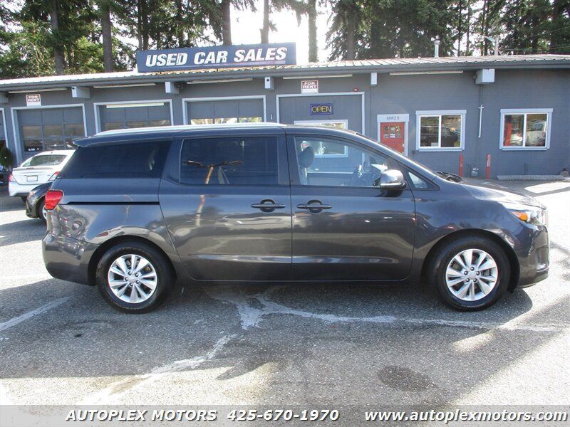 Used 2016 Kia Sedona LX w/ LX Essentials Premium Package FWD image 2