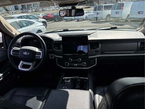 Used 2023 Ford Expedition XLT image 34