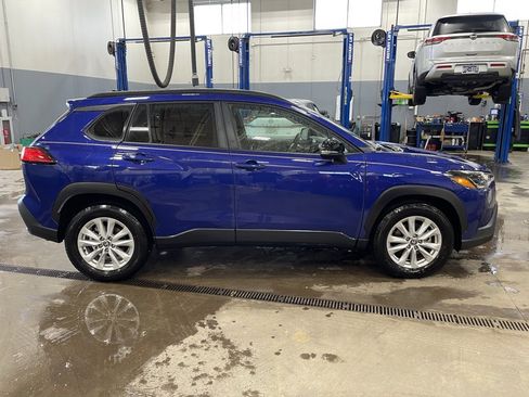 Used 2025 Toyota Corolla Cross LE image 6