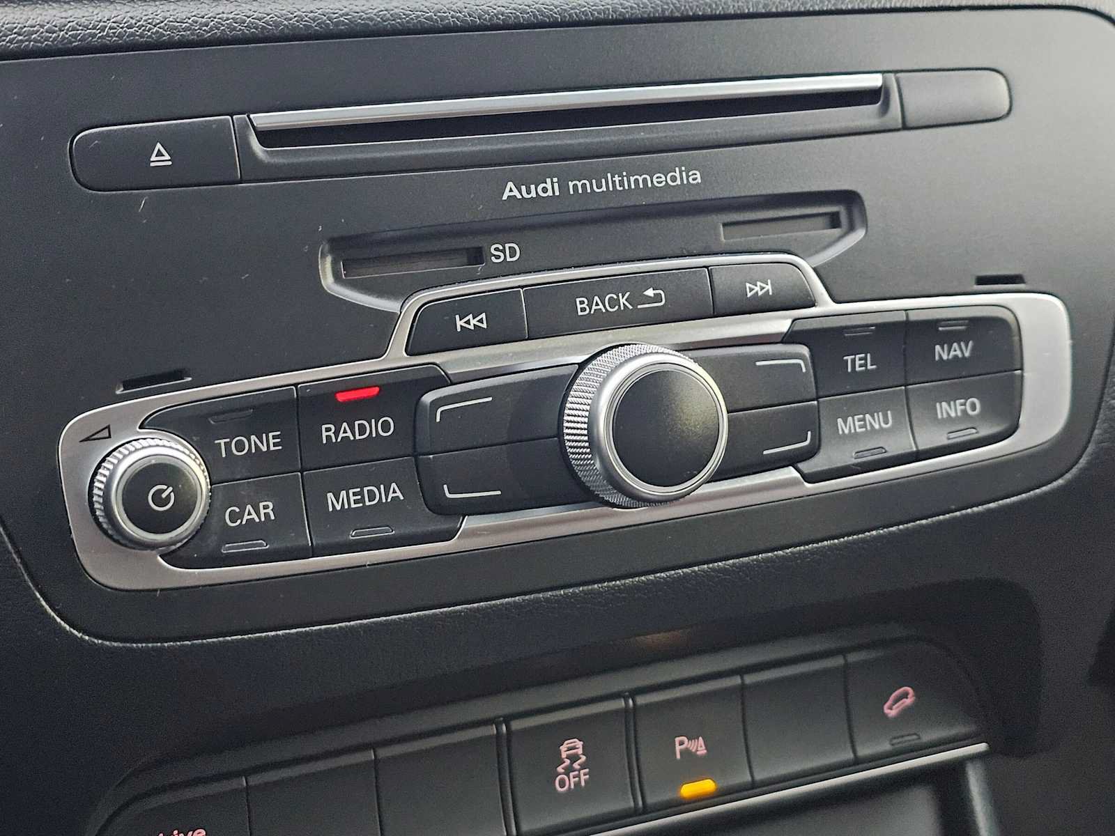 Used 2018 Audi Q3 2.0T Premium Plus w/ Premium Plus Package AWD/4WD image 25