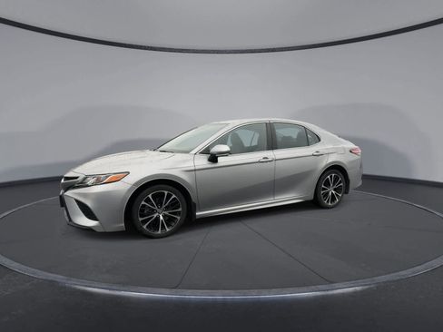 Used 2019 Toyota Camry SE image 4