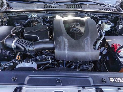 Certified 2018 Toyota Tacoma TRD Sport RWD image 32