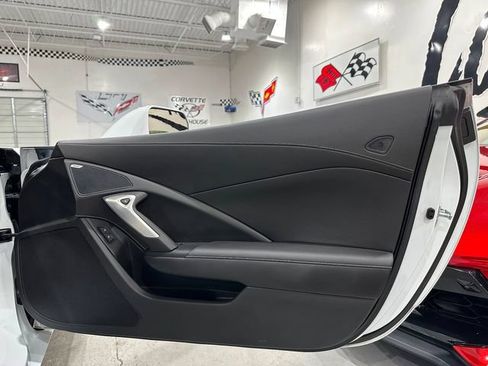 Used 2016 Chevrolet Corvette Z06 w/ Battery Protection Package RWD image 20