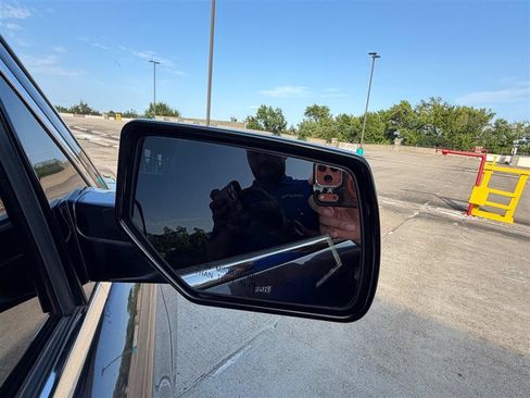 Used 2015 Chevrolet Tahoe LTZ AWD/4WD image 16