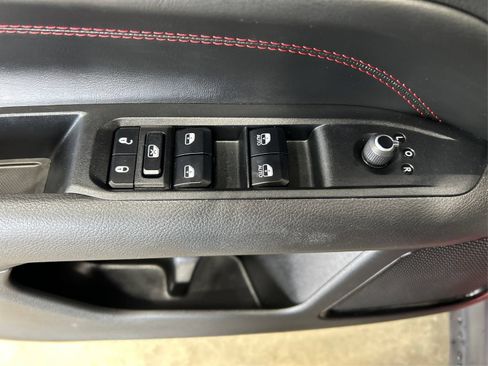Used 2025 Jeep Compass Trailhawk AWD/4WD image 30