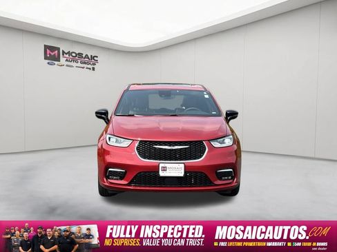 Used 2026 Chrysler Pacifica Limited FWD image 2