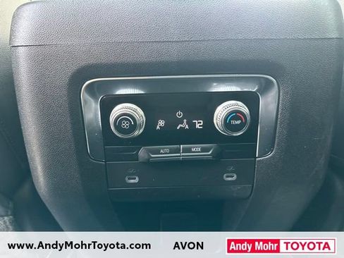 Used 2023 GMC Yukon SLT AWD/4WD image 29