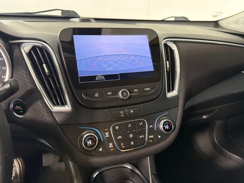 Used 2021 Chevrolet Malibu LT FWD image 16