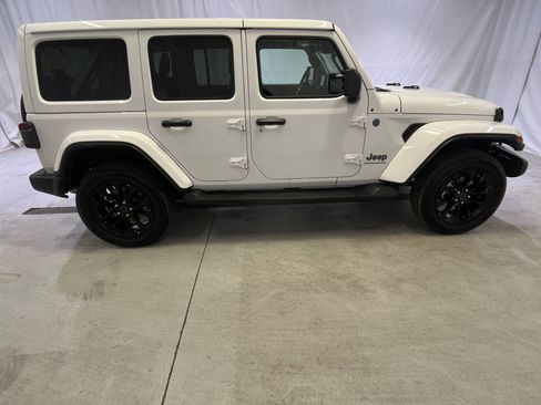 Used 2025 Jeep Wrangler Unlimited Sahara AWD/4WD image 12
