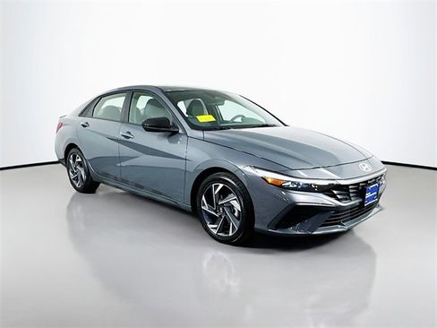 Certified 2025 Hyundai Elantra Sport image 10