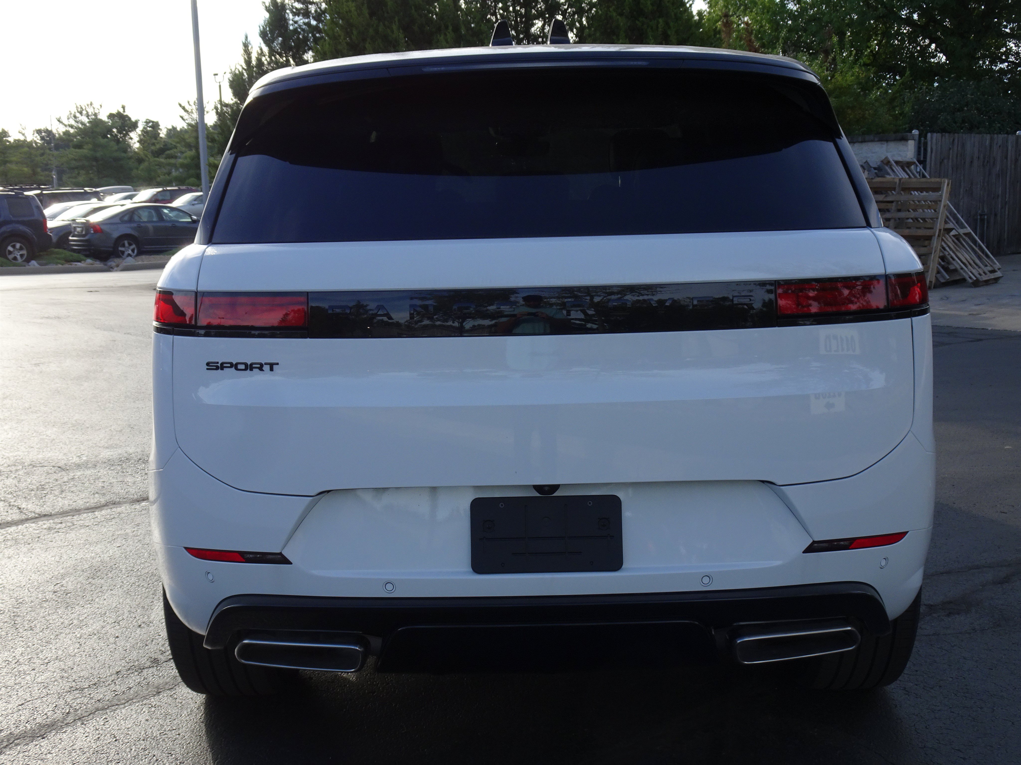 New 2027 Land Rover Range Rover Sport Dynamic SE AWD/4WD image 9