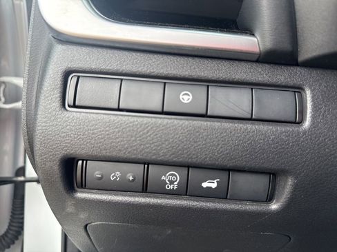 Certified 2025 Nissan Rogue SV AWD/4WD image 15