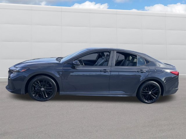 Used 2025 Toyota Camry SE AWD/4WD image 2