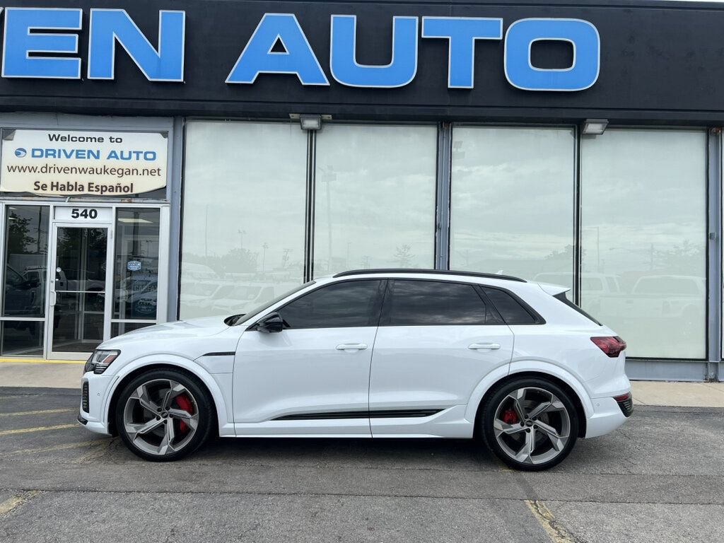 Used 2024 Audi Q8 e-tron Prestige w/ Prestige Package AWD/4WD image 2