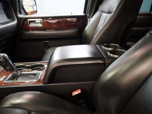 Used 2015 Lincoln Navigator 4WD image 9