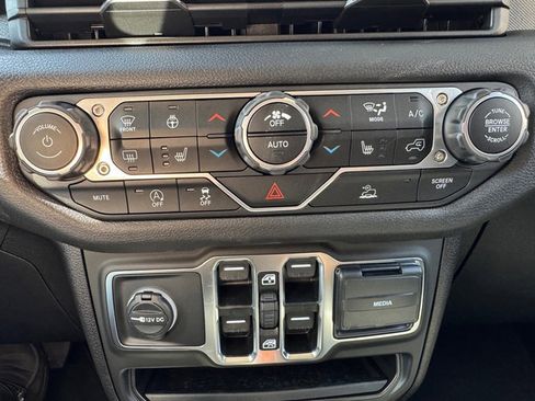 Used 2025 Jeep Wrangler Unlimited Sport image 24