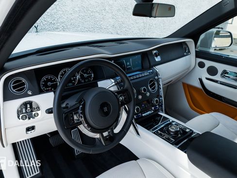 Used 2022 Rolls-Royce Cullinan AWD/4WD image 25