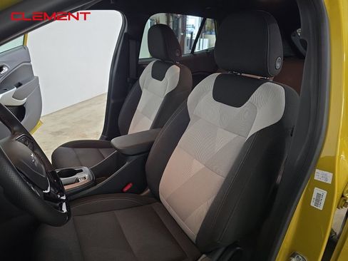 Used 2025 Chevrolet Trax RS image 25