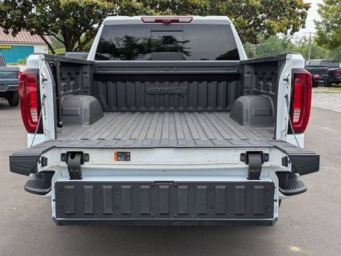 Used 2024 GMC Sierra 1500 AT4 w/ Technology Package AWD/4WD image 14