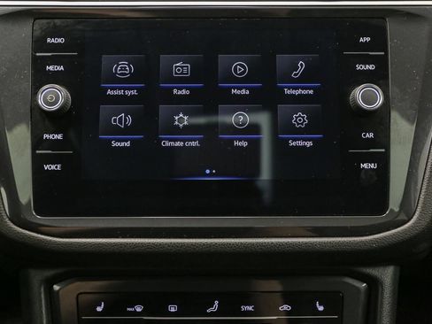 Certified 2024 Volkswagen Tiguan SE w/ Panoramic Sunroof Package AWD/4WD image 28