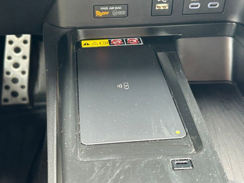 Used 2025 Toyota Camry SE image 29