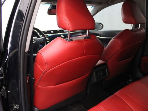 Used 2019 Toyota Camry XSE image 18