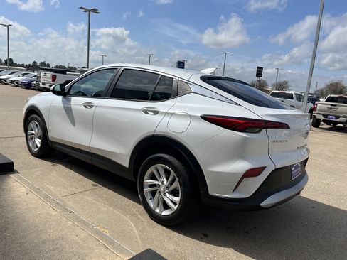 Used 2024 Buick Envista Preferred w/ Convenience I Package image 4