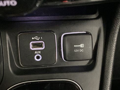 Used 2019 Jeep Cherokee Limited w/ Technology Group AWD/4WD image 35