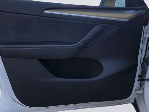 Used 2023 Tesla Model Y AWD image 12