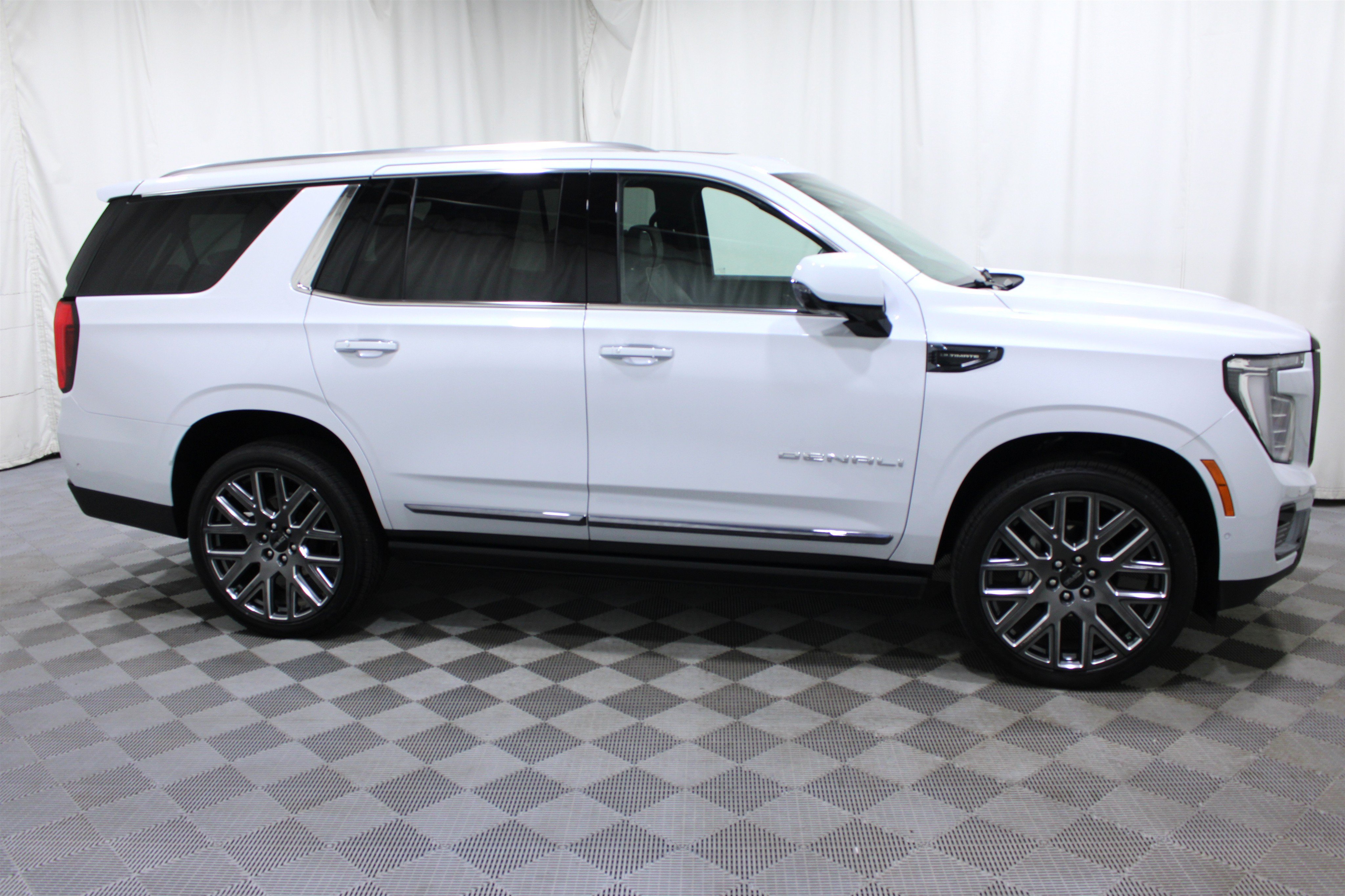 Used 2026 GMC Yukon Denali Ultimate AWD/4WD image 36