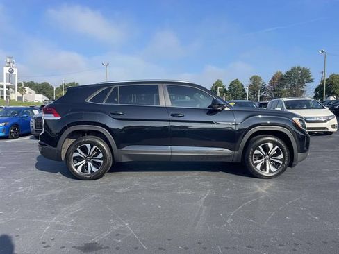 Certified 2024 Volkswagen Atlas Cross Sport SE FWD image 8